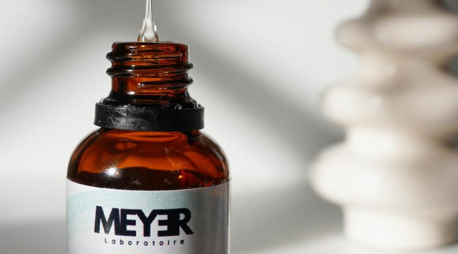Niacinamide vs Vitamin C: The Compatibility Myth, Finally Settled